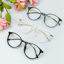 Women's eyeglasses